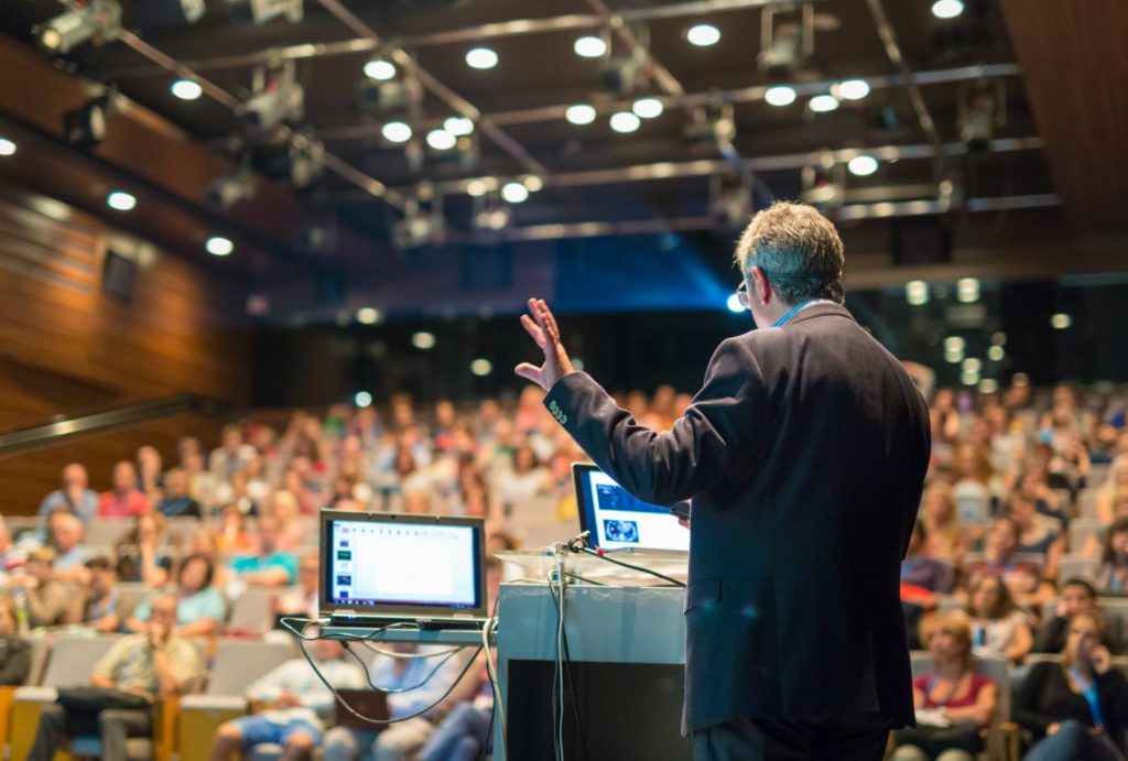 qualities that a keynote speaker needs